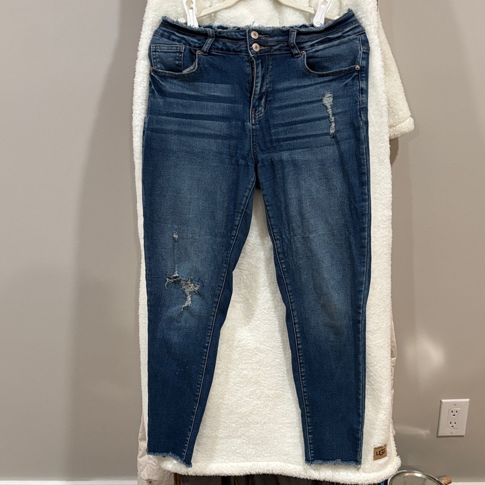 Boutique Women's Distressed Blue Jeans